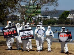 Preocupación. Manifestantes urgieron a los líderes mundiales a atacar con más recursos el ébola. AFP / G. Wood