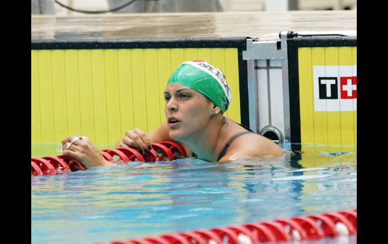 Fernanda González marca un tiempo de 28.77 segundos en la prueba de 50 metros dorso. SUN / ARCHIVO