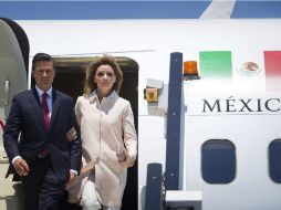 El Mandatario mexicano y su esposa aguardaron una hora para que se alistara la aeronave para continuar su viaje a México. EFE / ARCHIVO