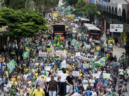 Grupos de derecha se manifestaron en Sao Paulo contra la corrupción y en demanda de un proceso de destitución para la presidenta. EFE / A. Cadena