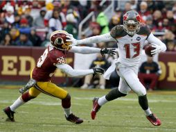 El novato Mike Evans aporta 209 yardas y dos touchdowns con sus recepciones. AP / A. Brandon