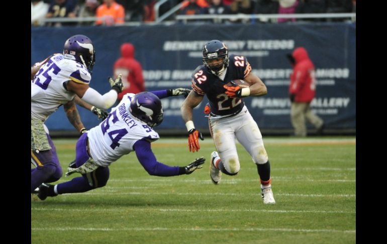 El running back de Chicago, Matt Forte, aporta 117 yardas terrestres. AFP / D. Banks