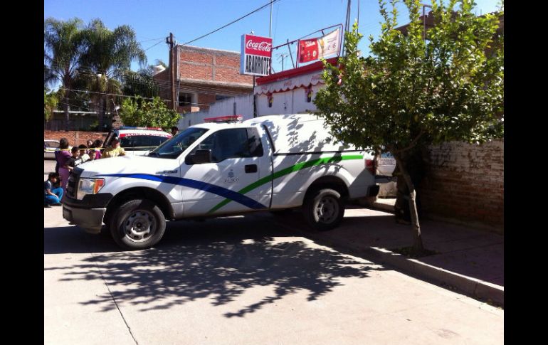 Personal del IJCF levantan indicios en el sitio del accidente y comienzan las indagatorias. EL INFORMADOR / I. De Loza