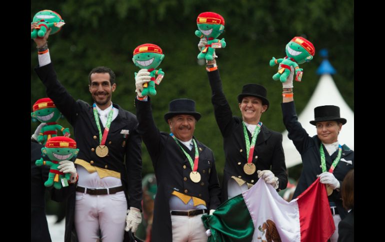 El equipo domina la pruega nivel St. George, sumando una medalla más para México. MEXSPORT / D. Leah