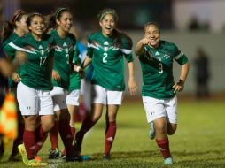 El equipo celebra el gol de Charlyn Corral tras varias oportunidades de México para anotar. MEXSPORT / R. Maya