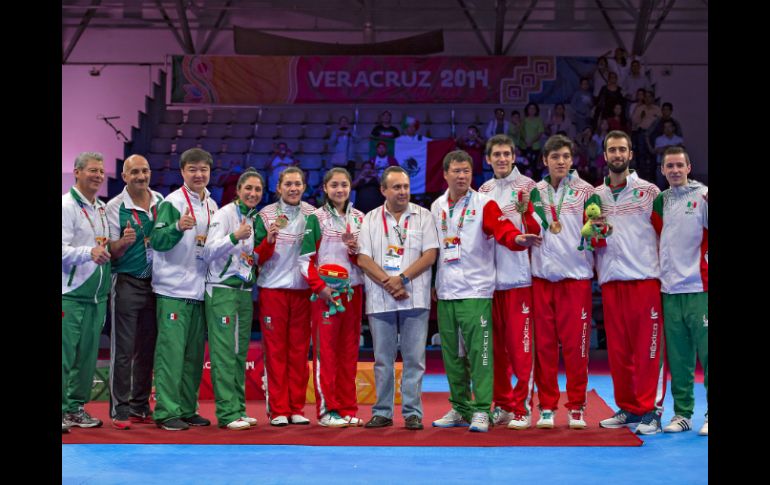 La actuación del equipo de taekwondo ayuda a mantener a México en la cima del cuadro de medallas. MEXSPORT / J. Ramírez