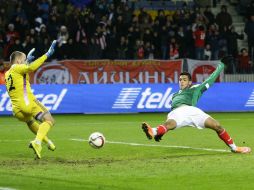 Raúl Jiménez abrió así el marcador en la Arena Borisov. Los dos goles del colchonero es de lo poco positivo para México tras la derrota AP /  S. Grits