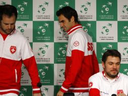 ¿Reconciliación?. Roger Federer, centro, y Stanislas Wawrinka, derecha, en la rueda de prensa del equipo suizo. AP / M. Spingler