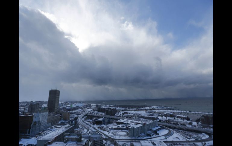 La declaración se realiza luego de que la intensa tormenta genera poco más de un metro y medio de nieve. AP / D. Gee