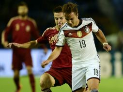 Mario Götze (d) anotador del gol en la final de Brasil, es uno de los nominados. AFP / J. Soriano