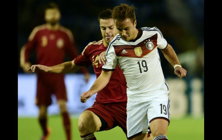 Mario Götze (d) anotador del gol en la final de Brasil, es uno de los nominados. AFP / J. Soriano