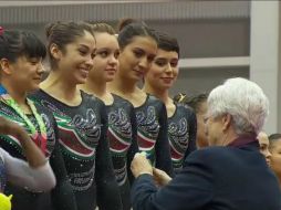 Con distinguidos trajes negros, las mexicanas tuvieron un desempeño destacado en la Arena Veracruz. TWITTER / @JVeracruz2014