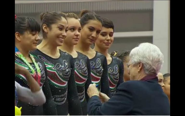 Con distinguidos trajes negros, las mexicanas tuvieron un desempeño destacado en la Arena Veracruz. TWITTER / @JVeracruz2014