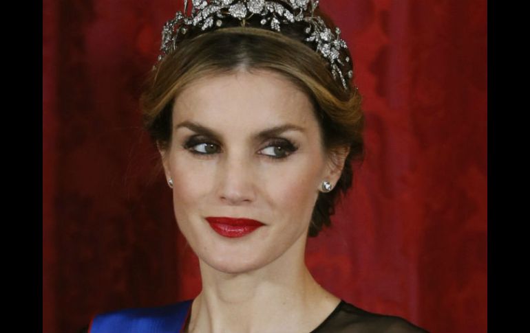 El estilo de la reina ha evolucionado desde aquel 1 de noviembre de 2003, cuando se anunció su matrimonio con el príncipe Felipe. EFE / ARCHIVO