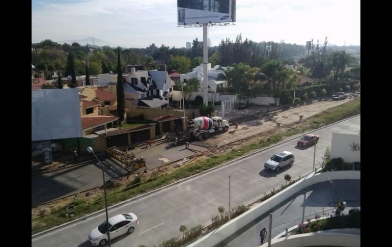 Imagen de los últimos detalles en un tramo de la avenida Acueducto antes de su reapertura. TWITTER / @morkromy