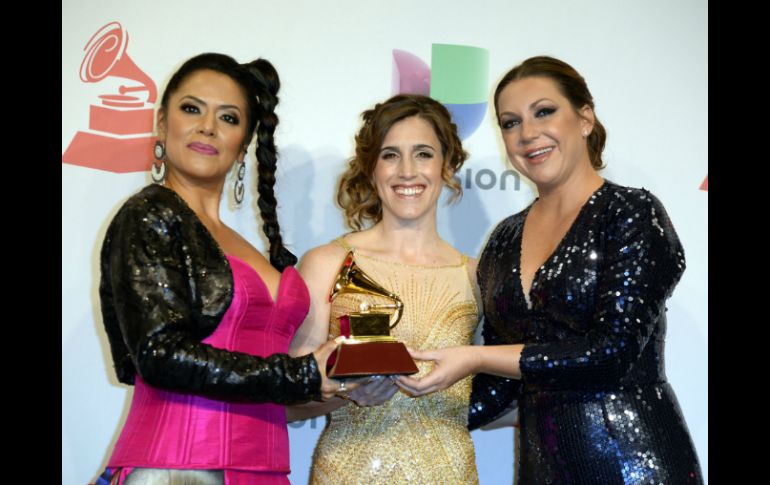 En la ceremonia previa, Lila Downs, Niña Pastori y Soledad ganaron en la categoría de Mejor álbum folclórico. EFE / P. Buck