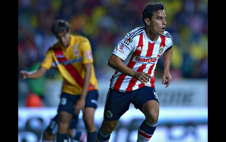 El capitán de Chivas, Omar Bravo, asumió el peso ofensivo del equipo y respondió en el partido de despedida del Rebaño. MEXSPORT / I. Ortiz