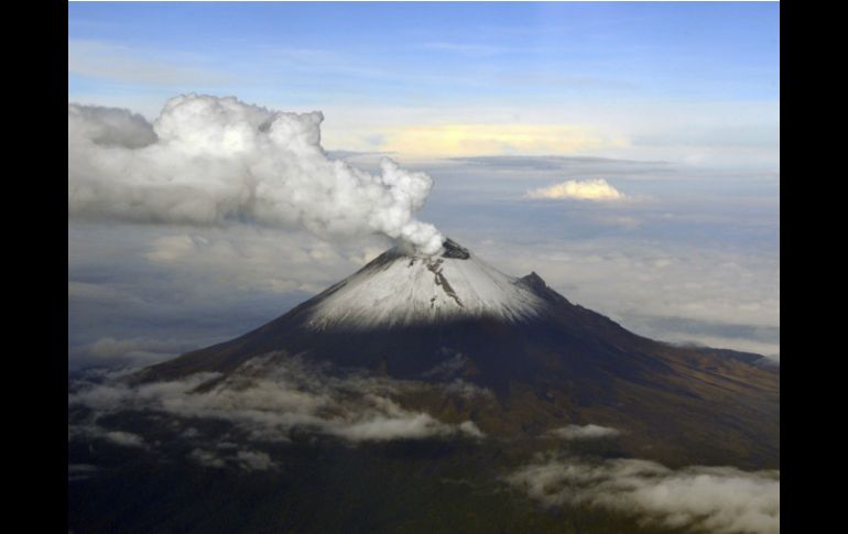 El Cenapred reitera que continúa la restricción para acercarse a menos de 12 kilómetros del cráter del volcán. AP / ARCHIVO