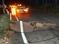 El temblor provoca grietas en decenas de inmuebles, calles y carreteras. AP /