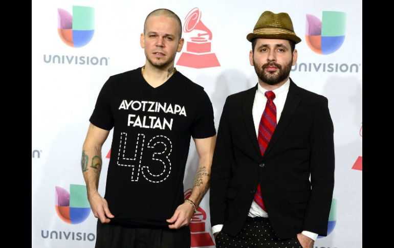 Residente (der) Visitante (izq), posando en la alfombra verde de los Grammy Latino EFE / ARCHIVO