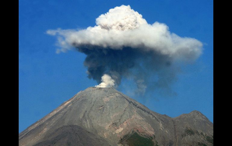 El estallido se encuentra dentro de la actividad normal del volcán, ya que desde enero de 2013 se formó un domo en el cráter. EL INFORMADOR / ARCHIVO