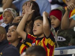 Al término del partido, los que apoyaban a Leones Negros aplaudieron y los que apoyaban a Cruz Azul abuchearon. EL INFORMADOR / J. A. Mendoza