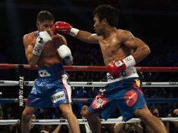 La movilidad del estadounidense sobre el cuadrilátero complicó la pelea a Pacquiao, quien no pudo dar un golpe de nocaut. AFP /  X. Olleros