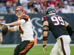 El mariscal de campo Andy Dalton lanza para 233 yardas y un touchdown. AFP / S. Halleran