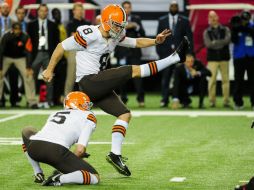 El pateador Billy Cundiff acierta luego de su cuarto gol de campo del juego para conseguir el triunfo. AFP / S. Cunningham