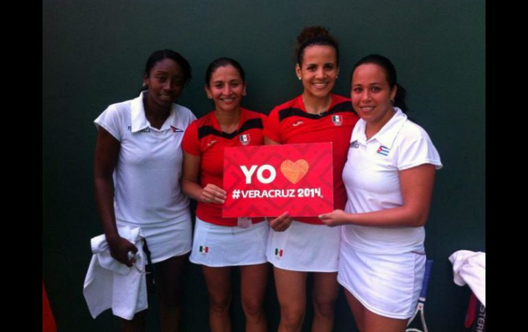 El equipo mexicano logró derrotar a las cubanas en el frontenis 30 metros dobles femenil. TWITTER / @JVeracruz2014