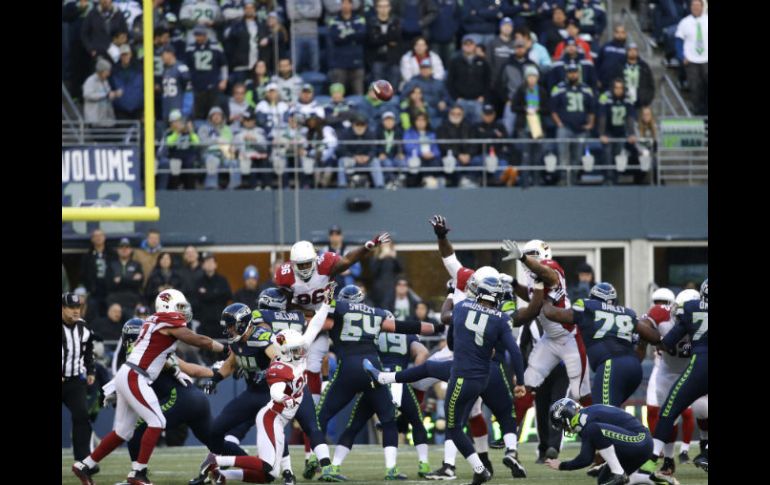 Steven Hauschka (4) convirtió cuatro goles de campo para dar a Seattle un valioso triunfo. AP / E. Thompson