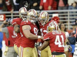 Los 49ers siguen luchando por un boleto a los playoffs. AP / B. Margot