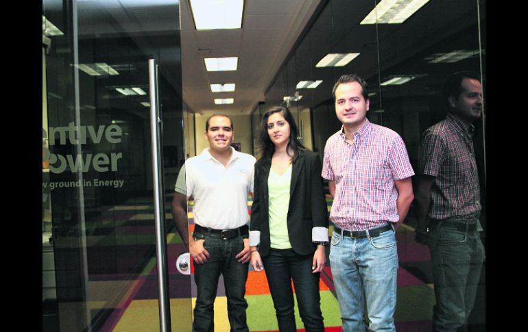 CREADORES. Inventive Power fue fundado por Ángel Mejía y Aldo Agraz, egresados de Ingeniería en Mecatrónica y por Nydia Godoy. ESPECIAL / Tec de Monterrey