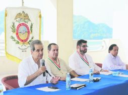 Playa. El secretario de Turismo, Enrique Ramos, explica los proyectos para el destino turístico. ESPECIAL /