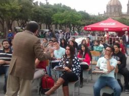 Estudiantes aseguran que toman estas medidas para probar que no se ha olvidado la injusticia en México. TWITTER / @FEU_UdeG