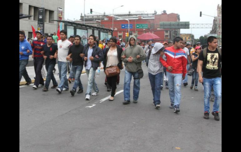 Los manifestantes caminan por el Paseo de la Reforma en la Ciudad de México. NTX / ARCHIVO