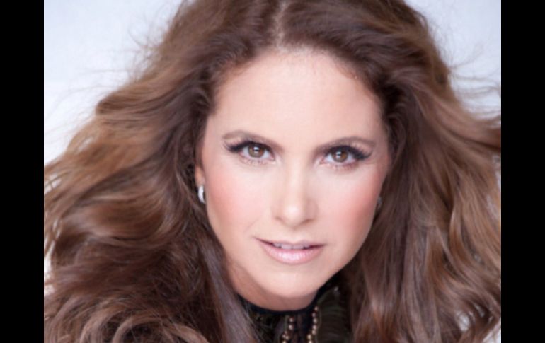 Lucero comentó que ella lleva una vida como cualquier otra persona, alejada de todo lujo. TWITTER / @LuceroMexico