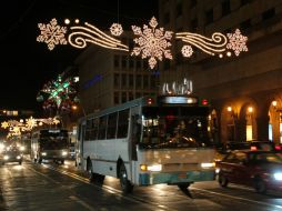 Los árboles, moños y luces volverán a iluminar la capital tapatía. EL INFORMADOR / ARCHIVO