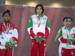 Apenas el miércoles la competidora de 15 años (c) se llevó su primer metal áureo de la justa regional. MEXSPORT / O. Martínez