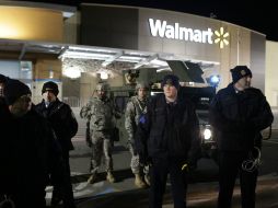 Wal-Mart ha sido una de las tiendas objeto de las protestas. La policía y la Guardia Nacional ha tenido que custodiar algunas sedes. AFP / J. Lott