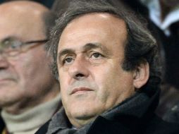 Platini dijo que en año de Mundial el Balón de Oro debe ser entregado a un campeón mundial. AFP / J. Evrard