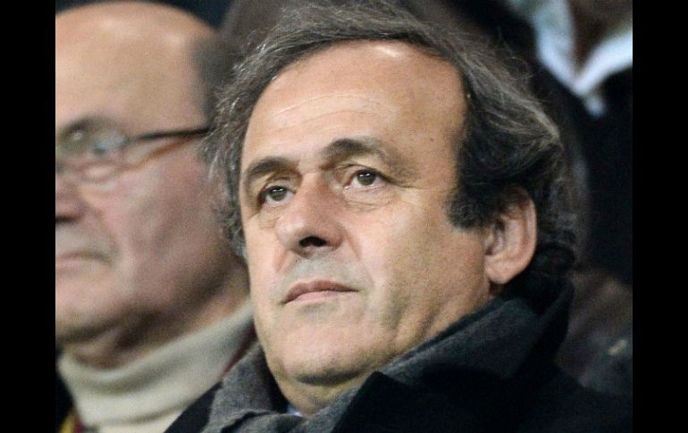 Platini dijo que en año de Mundial el Balón de Oro debe ser entregado a un campeón mundial. AFP / J. Evrard