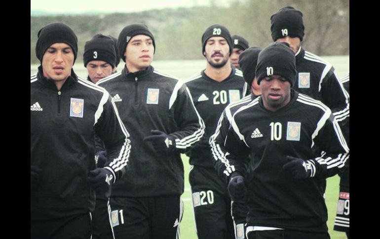 Jugadores de los Tigres en la preparación para el duelo de vuelta contra el Pachuca. ESPECIAL / tigres.com.mx