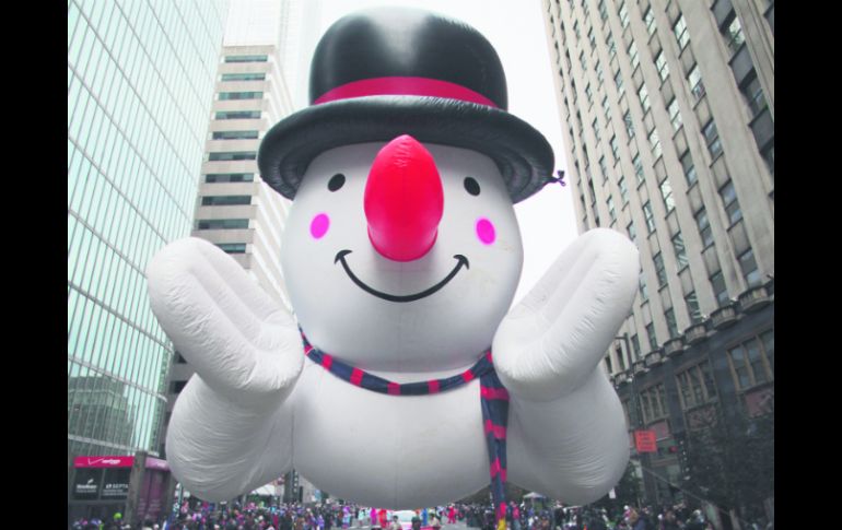 Un hombre de las nieves gigante, durante el desfile del Día de Acción de Gracias en Filadelfia. AP / J. Kaczmarek