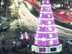 El Árbol de Navidad ya domina el horizonte de la plaza City Hall, en Seúl, capital de Corea del Sur. AP / A. Young