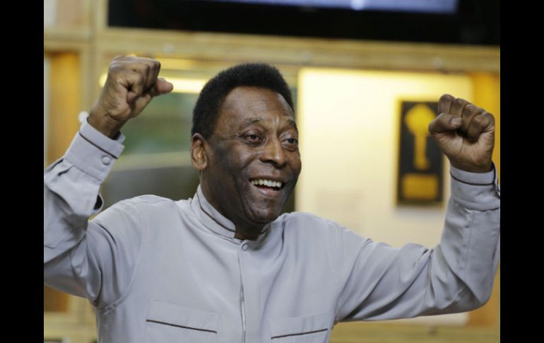 Pelé se recupera de la infección que complicó su salud después de ser operado por cálculos renales. AP / N. Antoine