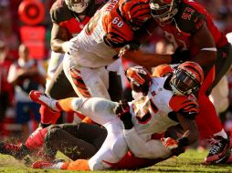 Giovani Bernard (25) de los Bengalíes de Cincinnati se precipita durante el partido contra los Bucaneros de Tampa Bay. AFP / M. Ehrmann