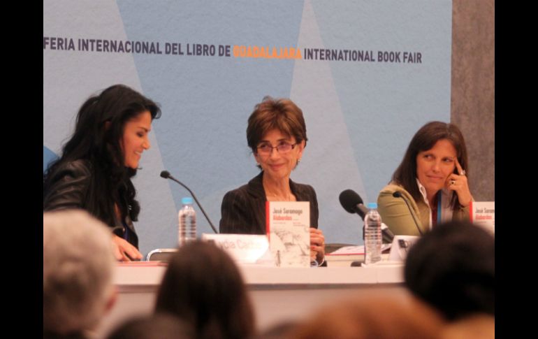 Lydia Cacho (i), Pilar Del Río (c y  Claudia Piñeiro (d) presentaron el último libro de Saramago. EL INFORMADOR / A. Hinojosa