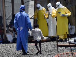 La ONU dice que hasta el 26 de noviembre había casi 16 mil casos de ébola y cinco mil 600 muertes. AFP / P. Guyot