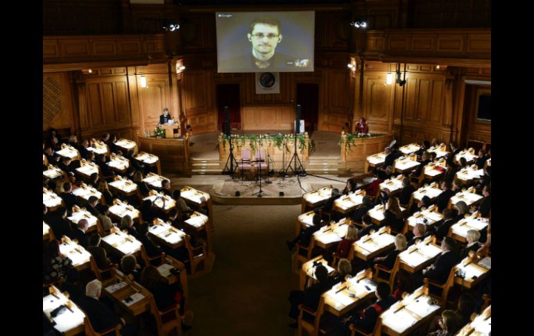 Edward Snowden participa en el evento a través de un enlace de video desde Rusia. AFP / P. Lundahl